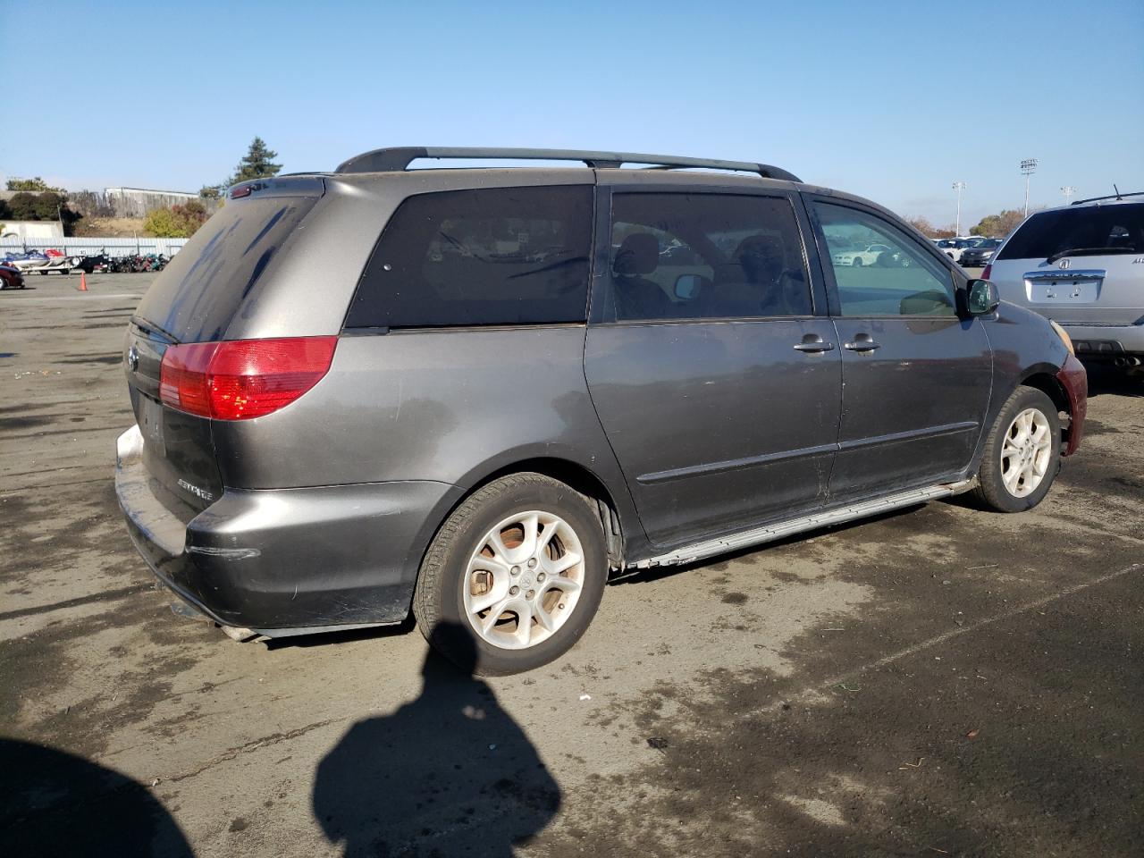 Image 3 of 2004 TOYOTA SIENNA XLE 2004 with VIN 5TDZA22C54S023820