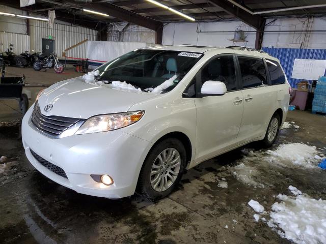 2017 TOYOTA SIENNA XLE 2017 image