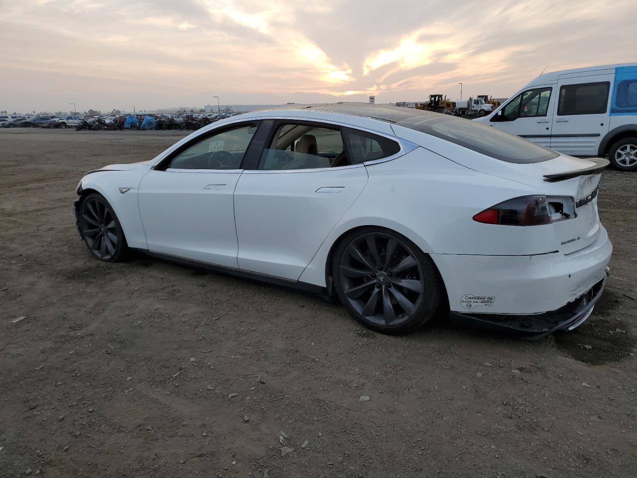 Изображение 2 2013 TESLA MODEL S 2013 с VIN 5YJSA1CP5DFP05176