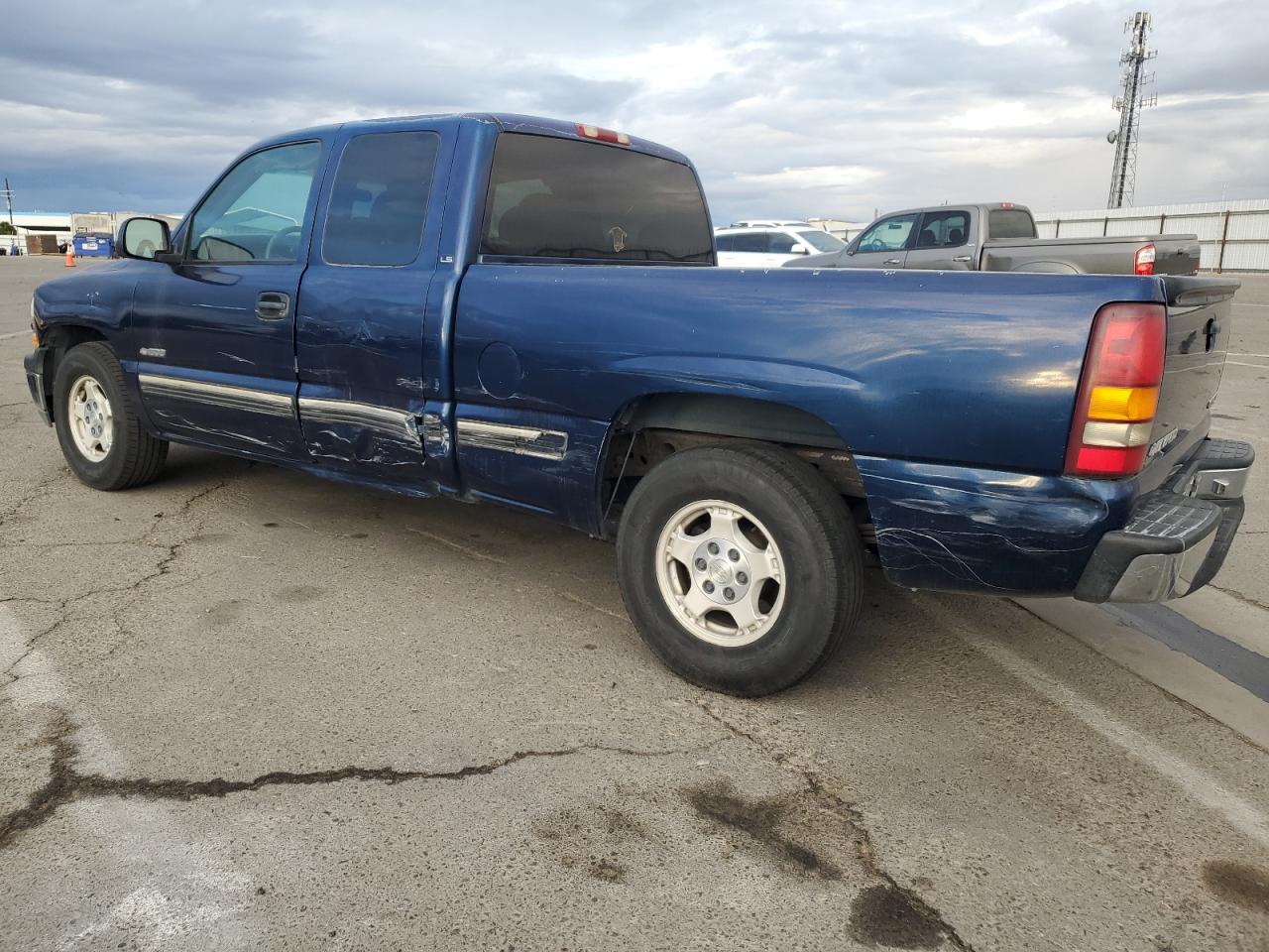 Изображение 2 2001 CHEVROLET SILVERADO C1500 2001 с VIN 2GCEC19V711111474