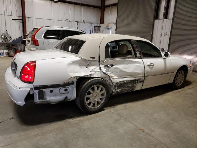 Obraz 3 z 2007 LINCOLN TOWN CAR SIGNATURE LIMITED 2007 z VIN 1LNHM82VX7Y617444