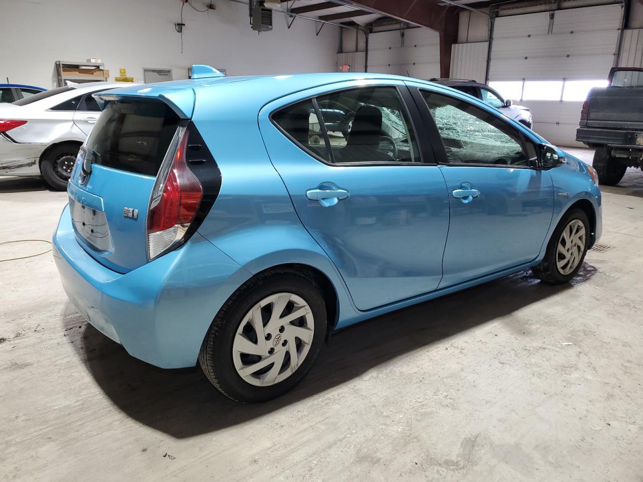 Image 3 of 2015 TOYOTA PRIUS C  2015 with VIN JTDKDTB32F1090115