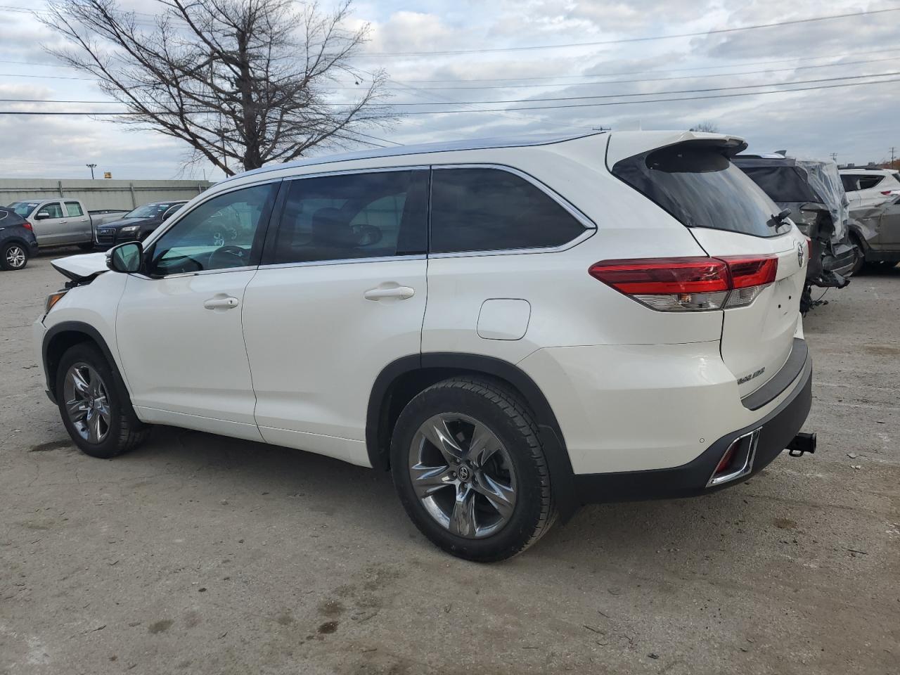 Image 2 of 2017 TOYOTA HIGHLANDER LIMITED 2017 with VIN 5TDDZRFHXHS362242