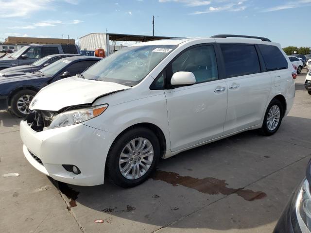 2017 TOYOTA SIENNA XLE 2017 image