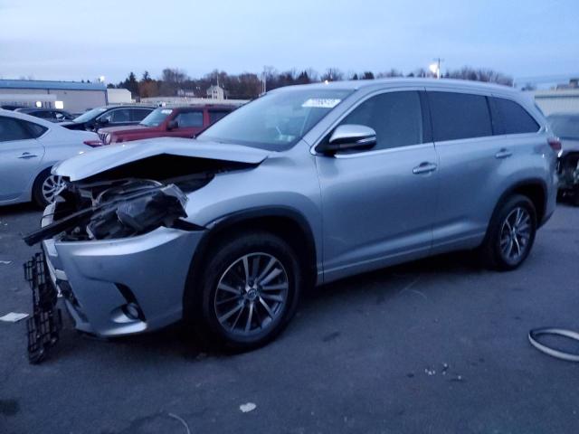 Image 1 of 2018 TOYOTA HIGHLANDER SE 2018 with VIN 5TDKZRFH7JS263536