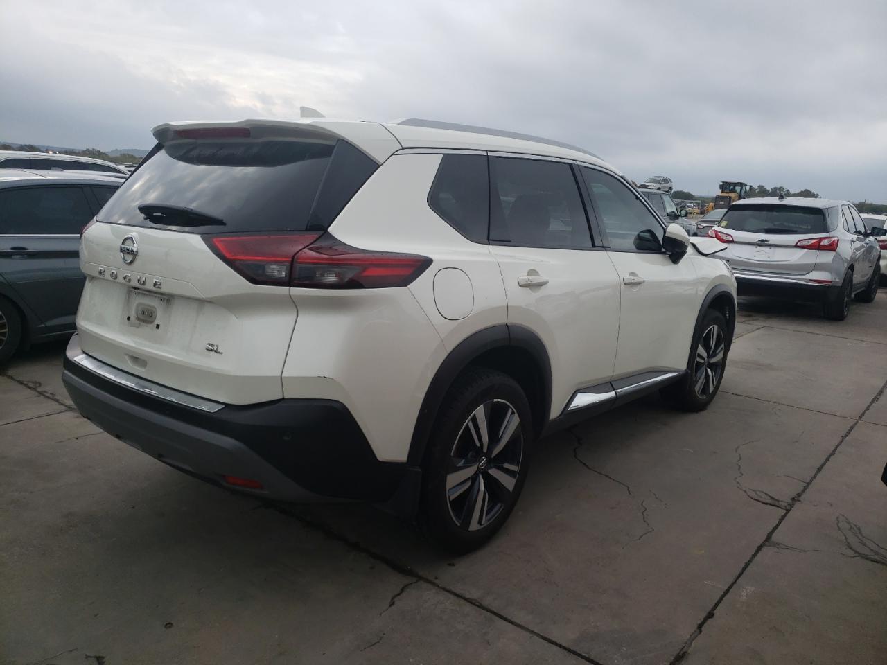 Image 3 of 2021 NISSAN ROGUE SL 2021 with VIN JN8AT3CA5MW019782