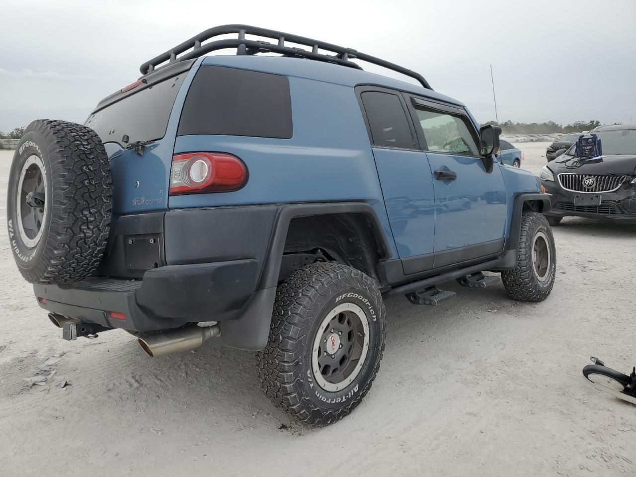 Obraz 3 z 2014 TOYOTA FJ CRUISER  2014 z VIN JTEBU4BF2EK194124