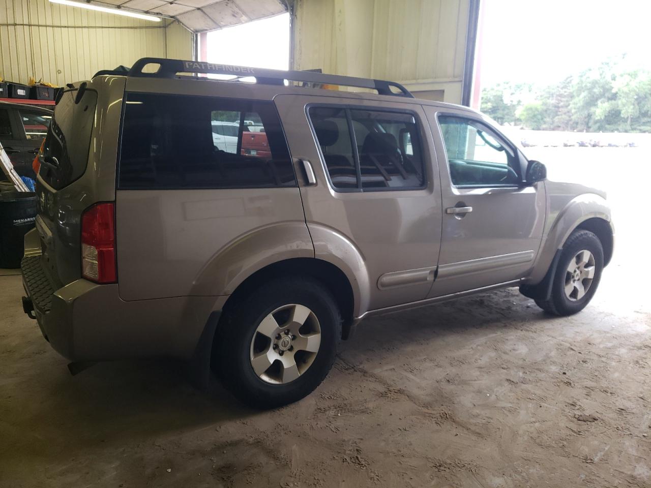 Image 3 of 2005 NISSAN PATHFINDER LE 2005 with VIN 5N1AR18W05C770791