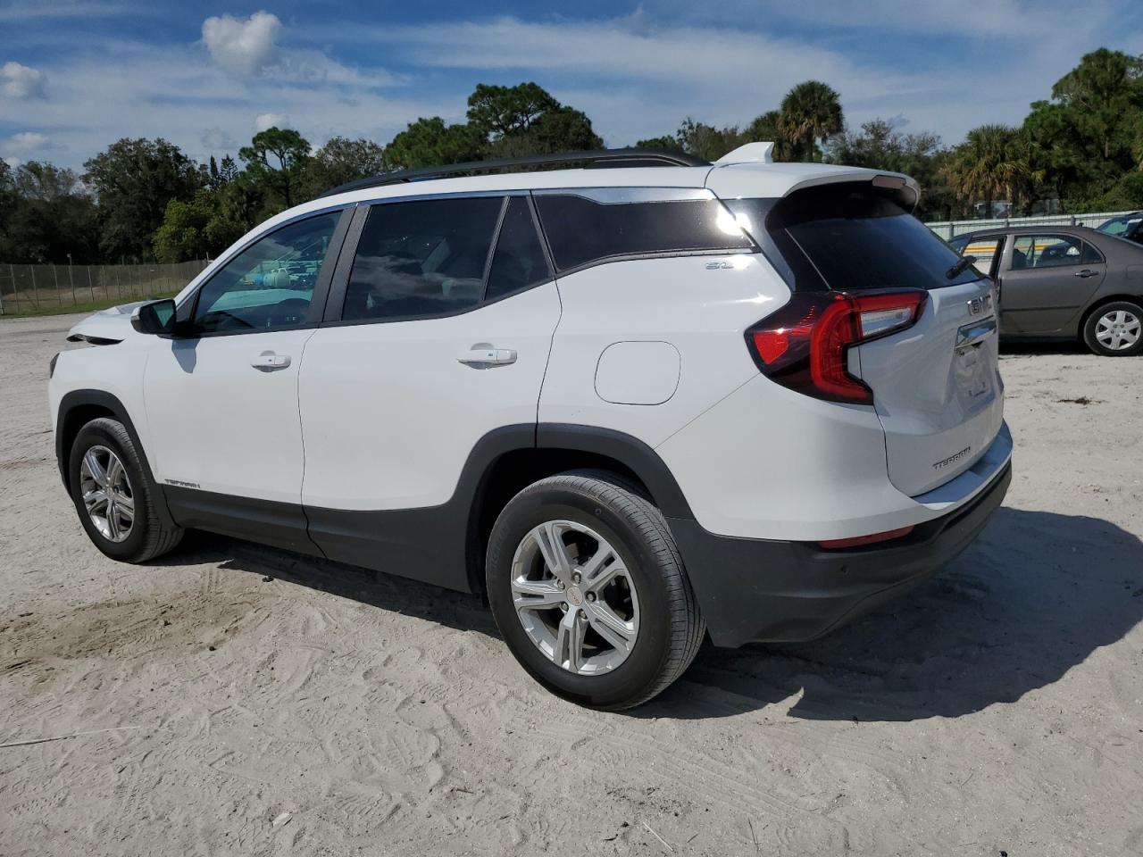 Image 2 of 2022 GMC TERRAIN SLE 2022 with VIN 3GKALMEV1NL115616