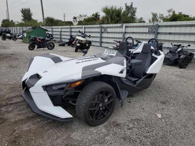 Obraz 2 z 2021 POLARIS SLINGSHOT S WITH TECHNOLOGY PACKAGE 2021 z VIN 57XAATHD4M8146796