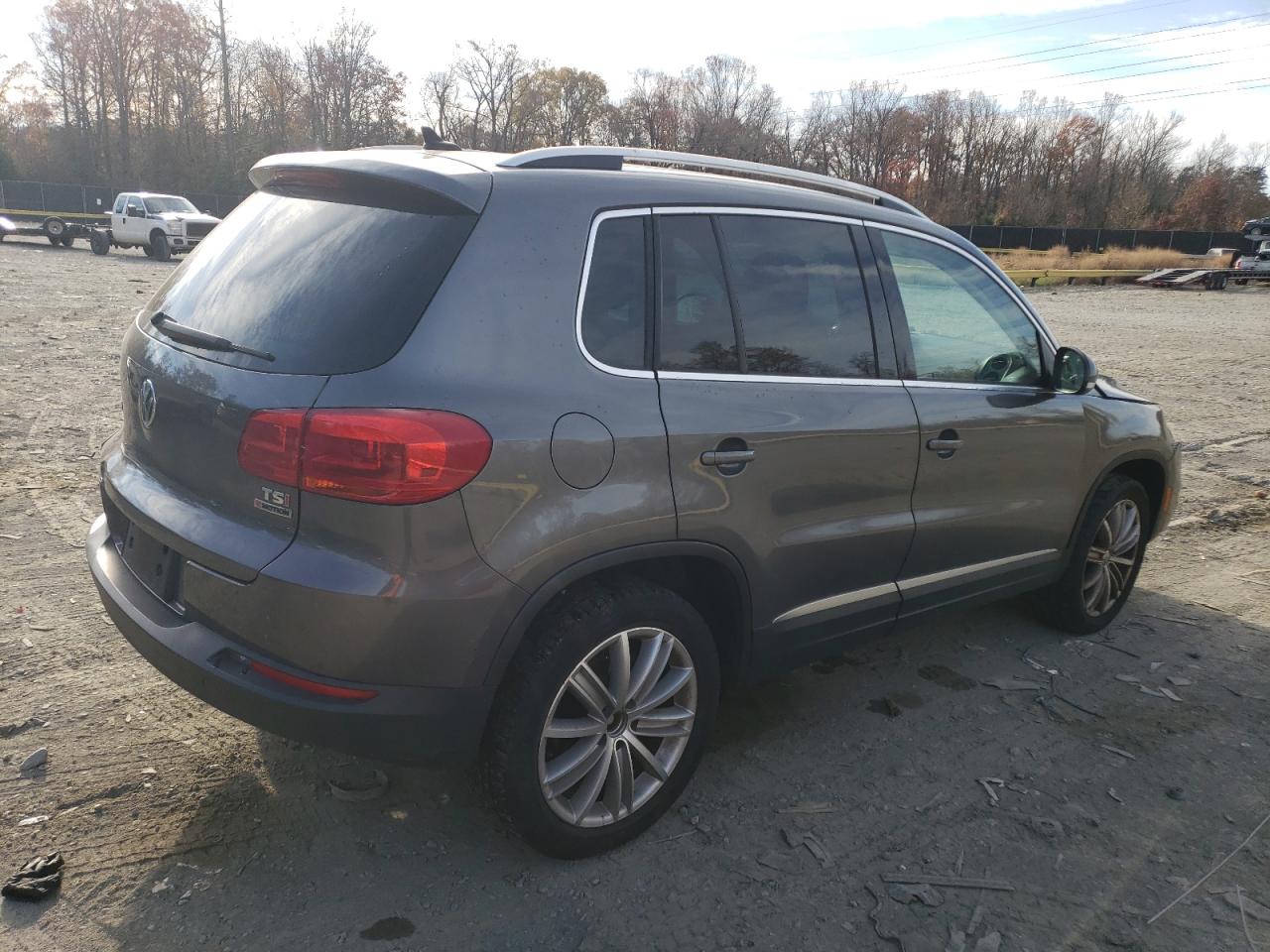 Image 3 of 2016 VOLKSWAGEN TIGUAN S 2016 with VIN WVGBV7AX7GW560244