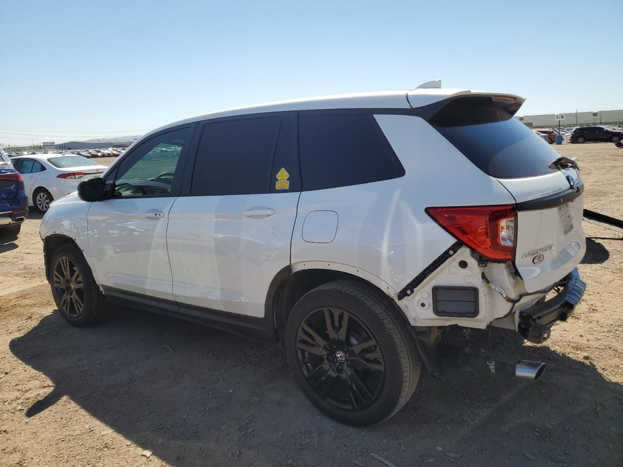 Изображение 2 2021 HONDA PASSPORT SPORT 2021 с VIN 5FNYF7H21MB005568