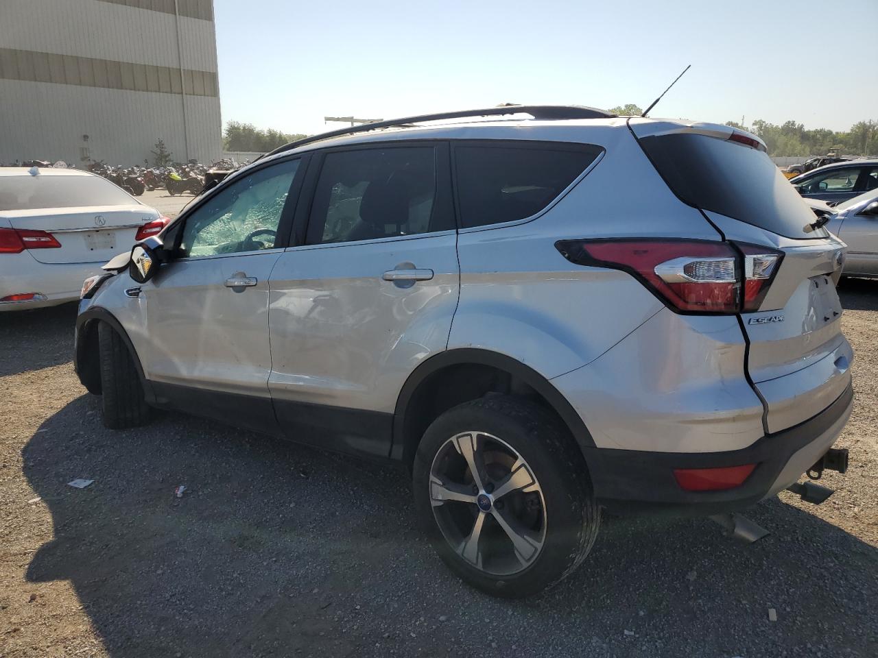 Изображение 2 2017 FORD ESCAPE SE 2017 с VIN 1FMCU9G91HUB89719