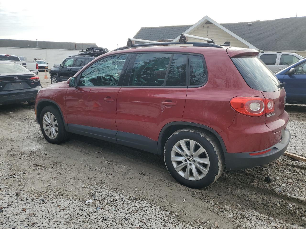 Image 2 of 2011 VOLKSWAGEN TIGUAN S 2011 with VIN WVGBV7AX2BW001418