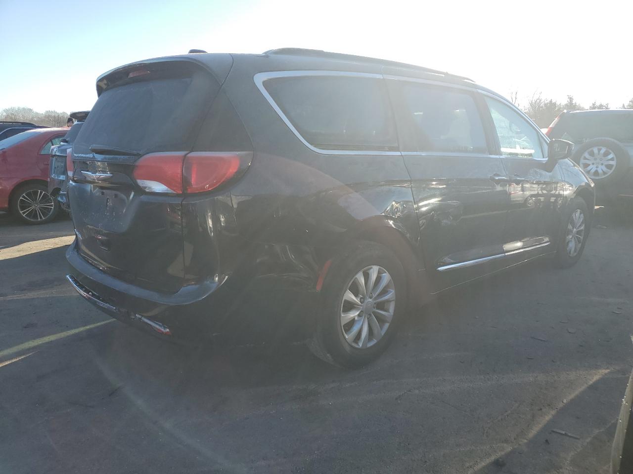 Image 3 of 2017 CHRYSLER PACIFICA TOURING L 2017 with VIN 2C4RC1BG9HR530015