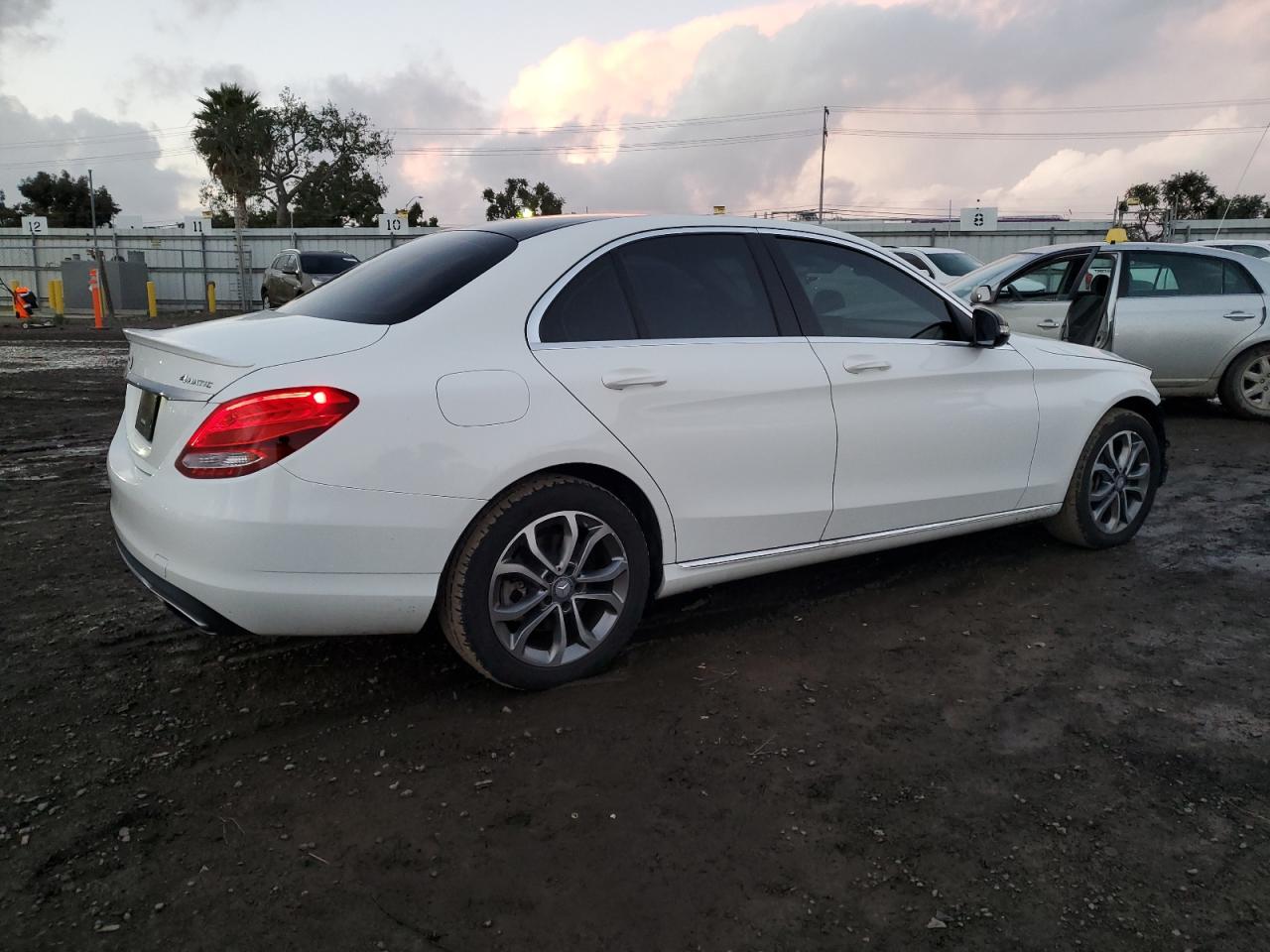 Изображение 3 2016 MERCEDES-BENZ C 300 4MATIC 2016 с VIN 55SWF4KB6GU134424