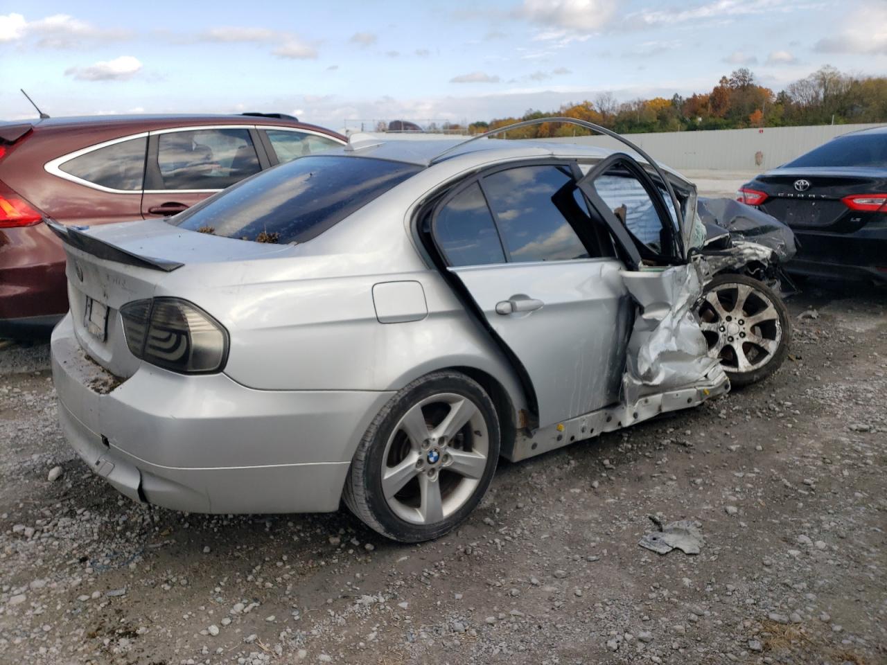 Obraz 3 z 2006 BMW 330 I 2006 z VIN WBAVB33516PS12993
