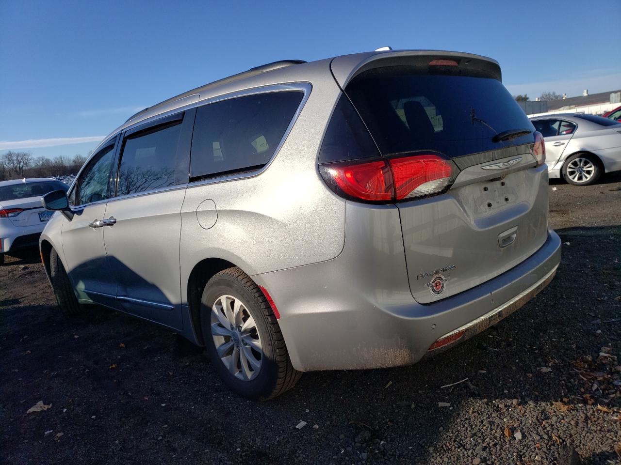 Image 2 of 2017 CHRYSLER PACIFICA TOURING L 2017 with VIN 2C4RC1BG7HR569265