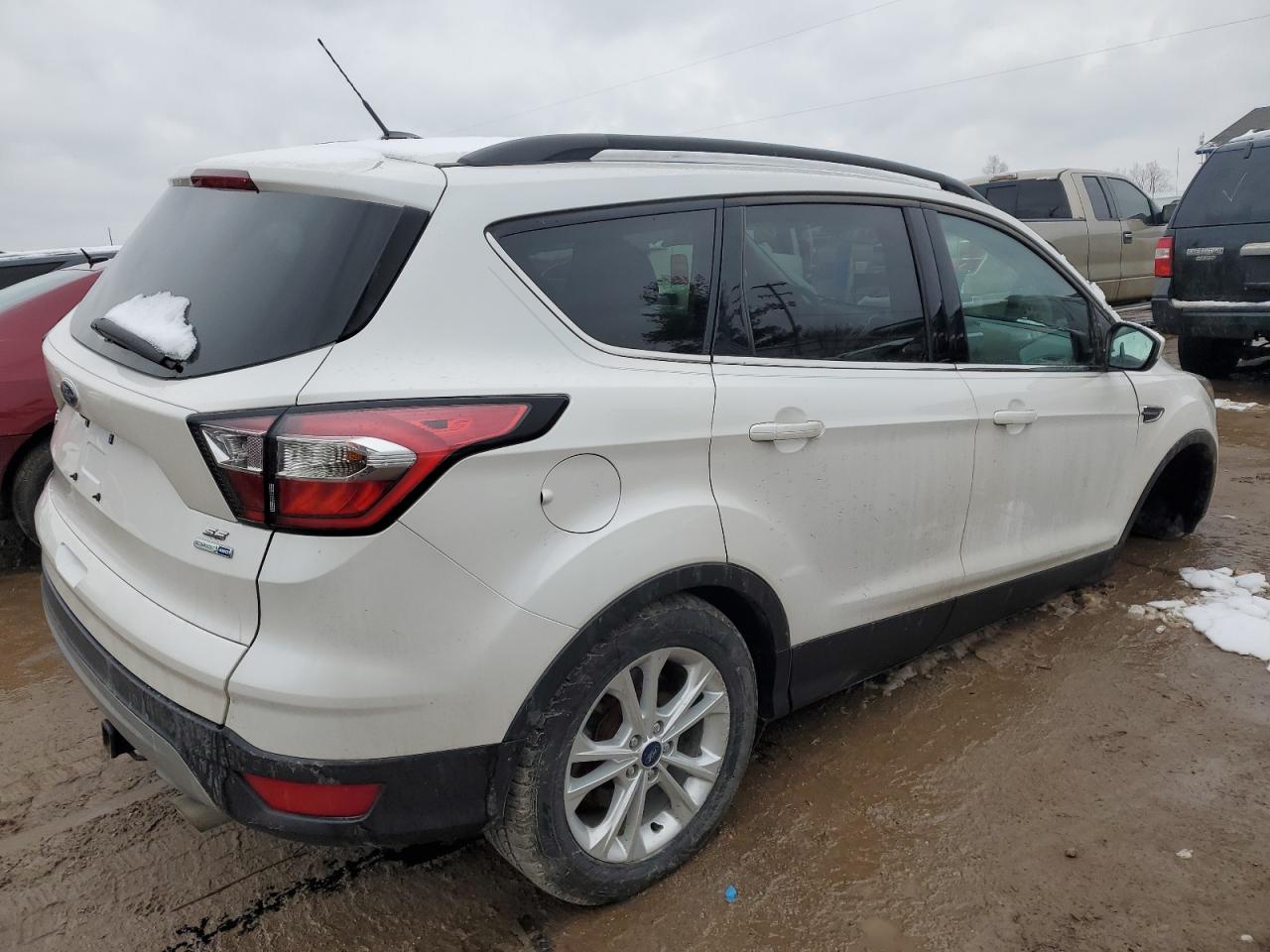 Изображение 3 2017 FORD ESCAPE SE 2017 с VIN 1FMCU9G94HUB59551