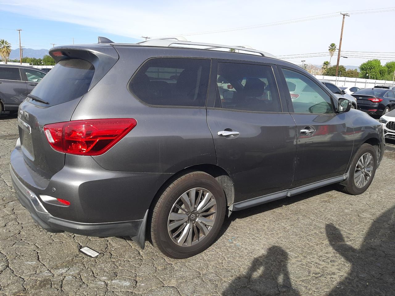 Изображение 3 2019 NISSAN PATHFINDER S 2019 с VIN 5N1DR2MN7KC636033