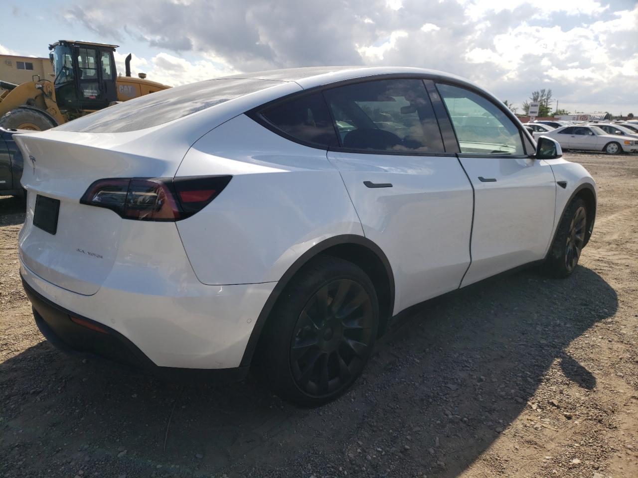 Obraz 3 z 2022 TESLA MODEL Y  2022 z VIN 7SAYGDEEXNF385735