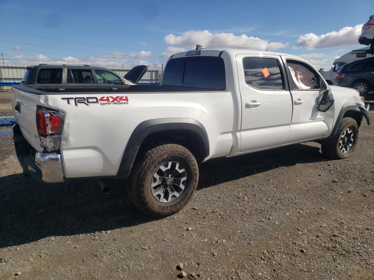Obraz 3 z 2023 TOYOTA TACOMA DOUBLE CAB 2023 z VIN 3TMDZ5BN7PM157318