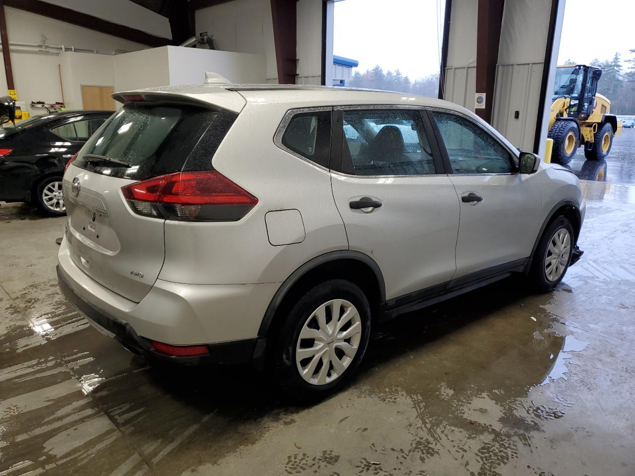 Image 3 of 2018 NISSAN ROGUE S 2018 with VIN KNMAT2MV6JP564225