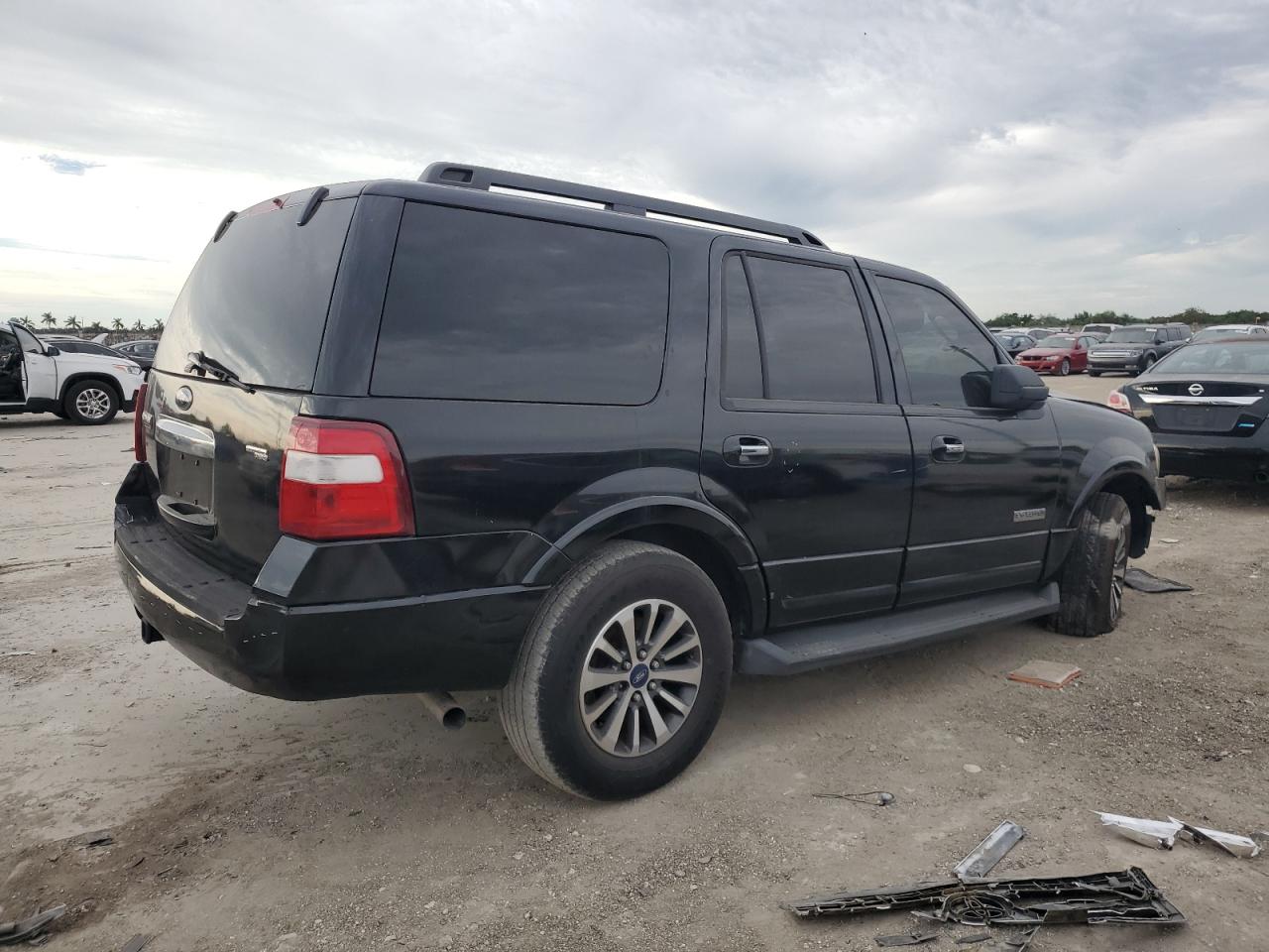 Image 3 of 2008 FORD EXPEDITION XLT 2008 with VIN 1FMFU15508LA41257