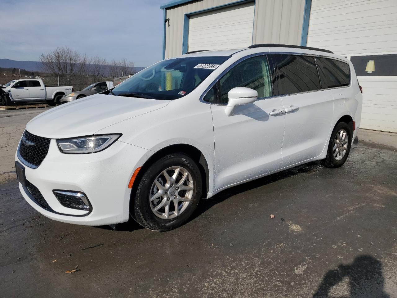 Image 1 of 2022 CHRYSLER PACIFICA TOURING L 2022 with VIN 2C4RC1BG1NR179208