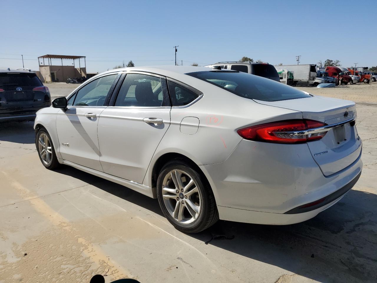 Image 2 of 2018 FORD FUSION SE HYBRID 2018 with VIN 3FA6P0LU3JR132424
