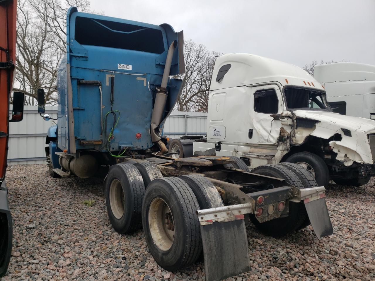 Image 3 of 2003 FREIGHTLINER CONVENTIONAL COLUMBIA 2003 with VIN 1FUJA6CG13LK75613