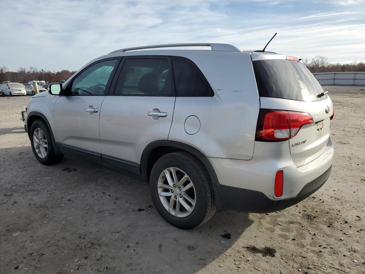 Obraz 2 z 2015 KIA SORENTO LX 2015 z VIN 5XYKT4A62FG636206