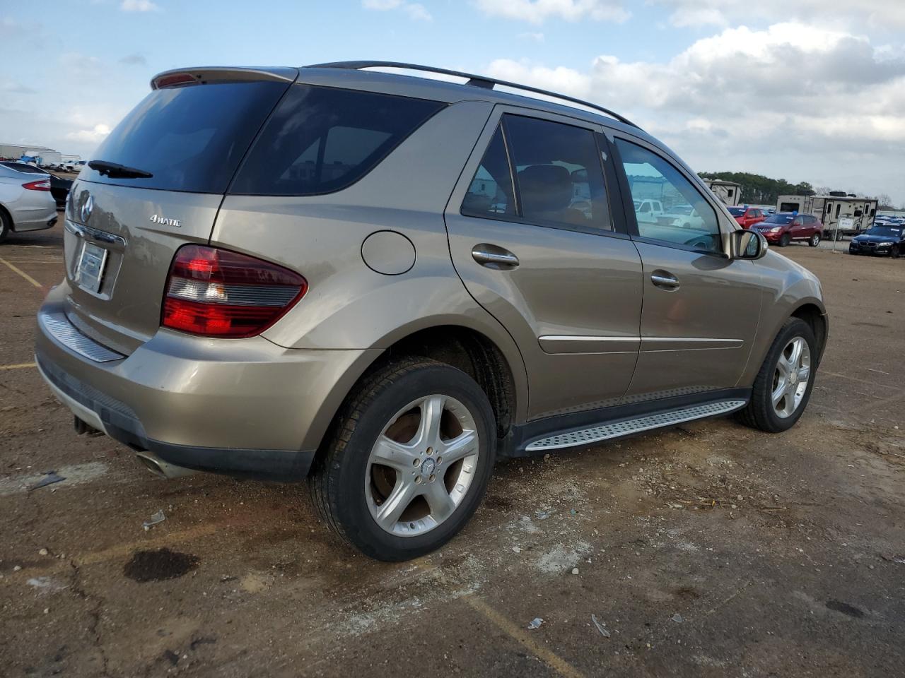 Image 3 of 2008 MERCEDES-BENZ ML 350 2008 with VIN 4JGBB86E68A360086