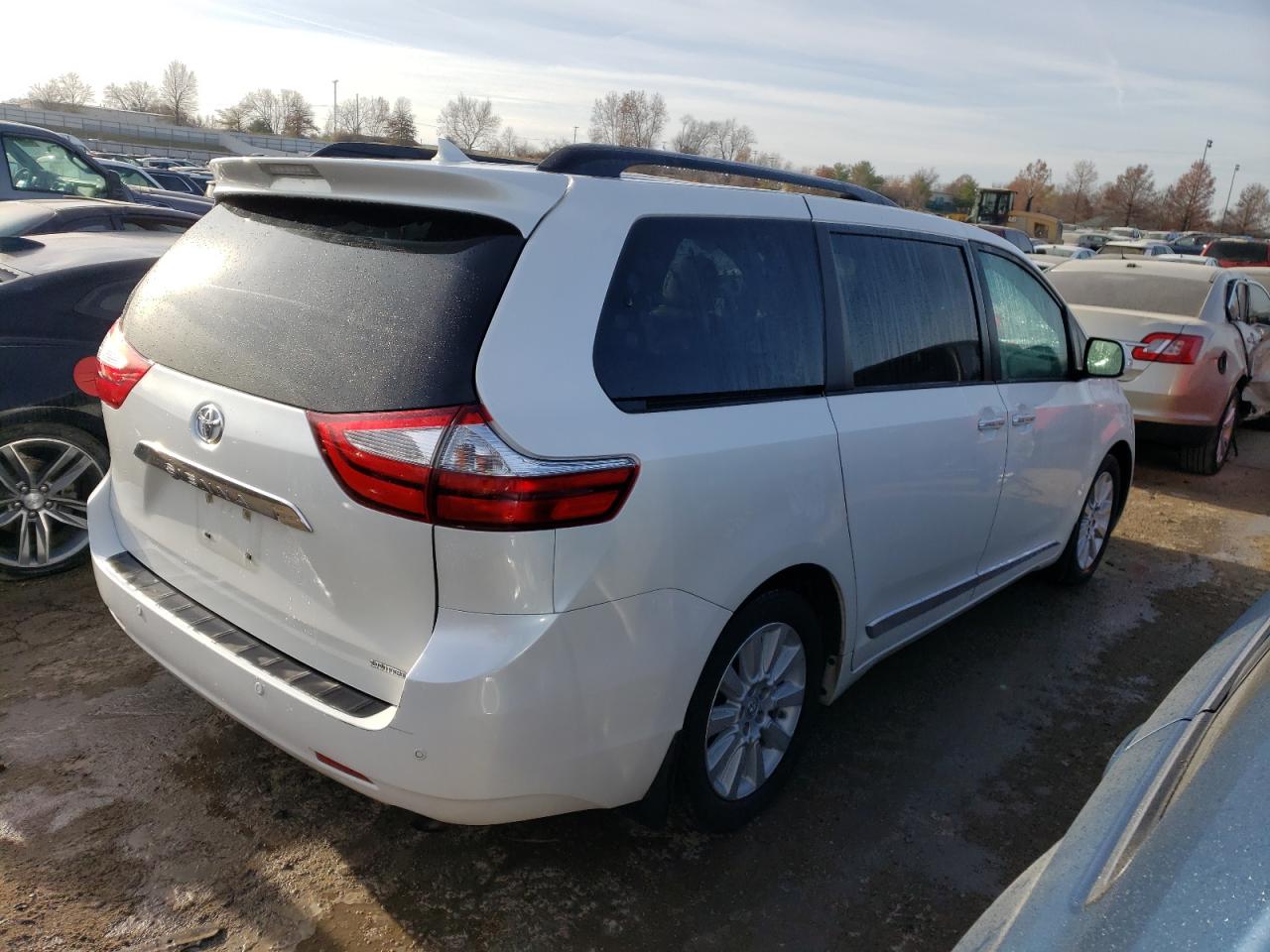 Image 3 of 2015 TOYOTA SIENNA XLE 2015 with VIN 5TDYK3DC3FS668061