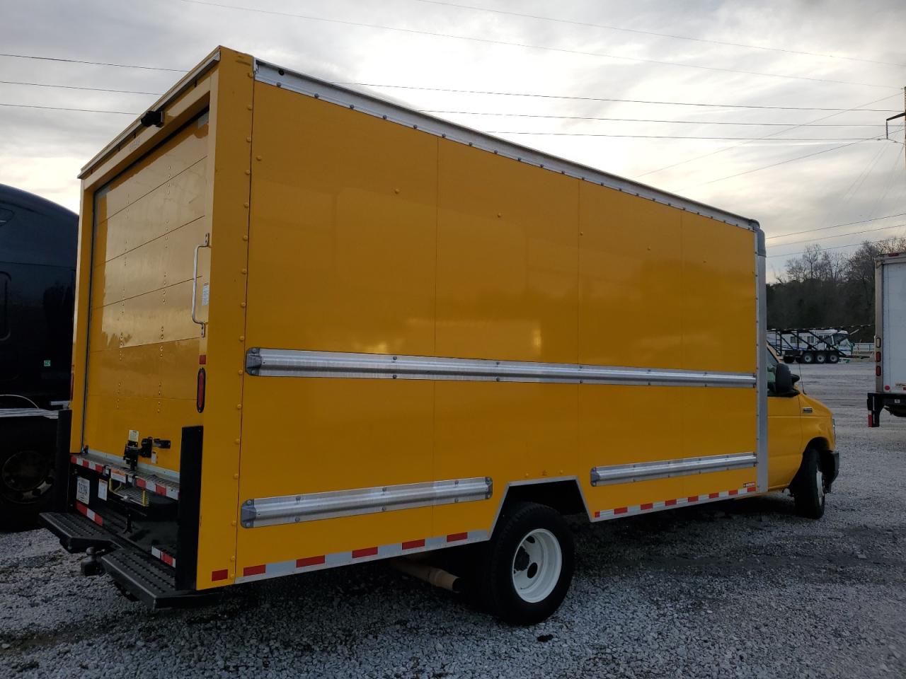 Image 3 of 2022 FORD ECONOLINE E350 SUPER DUTY CUTAWAY VAN 2022 with VIN 1FDWE3FN7NDC09229