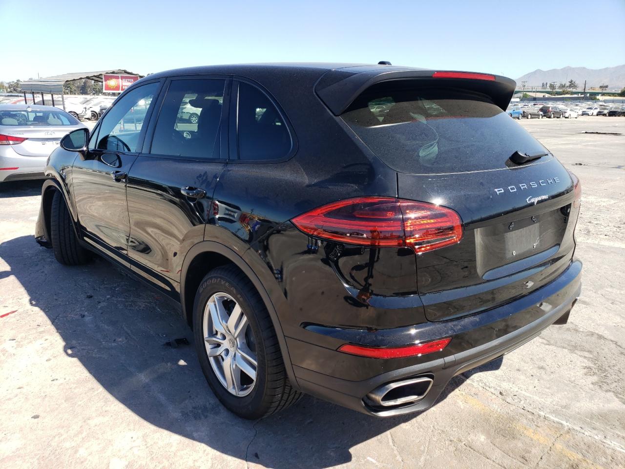 Image 2 of Porsche Cayenne 2016 with VIN WP1AA2A23GKA15635