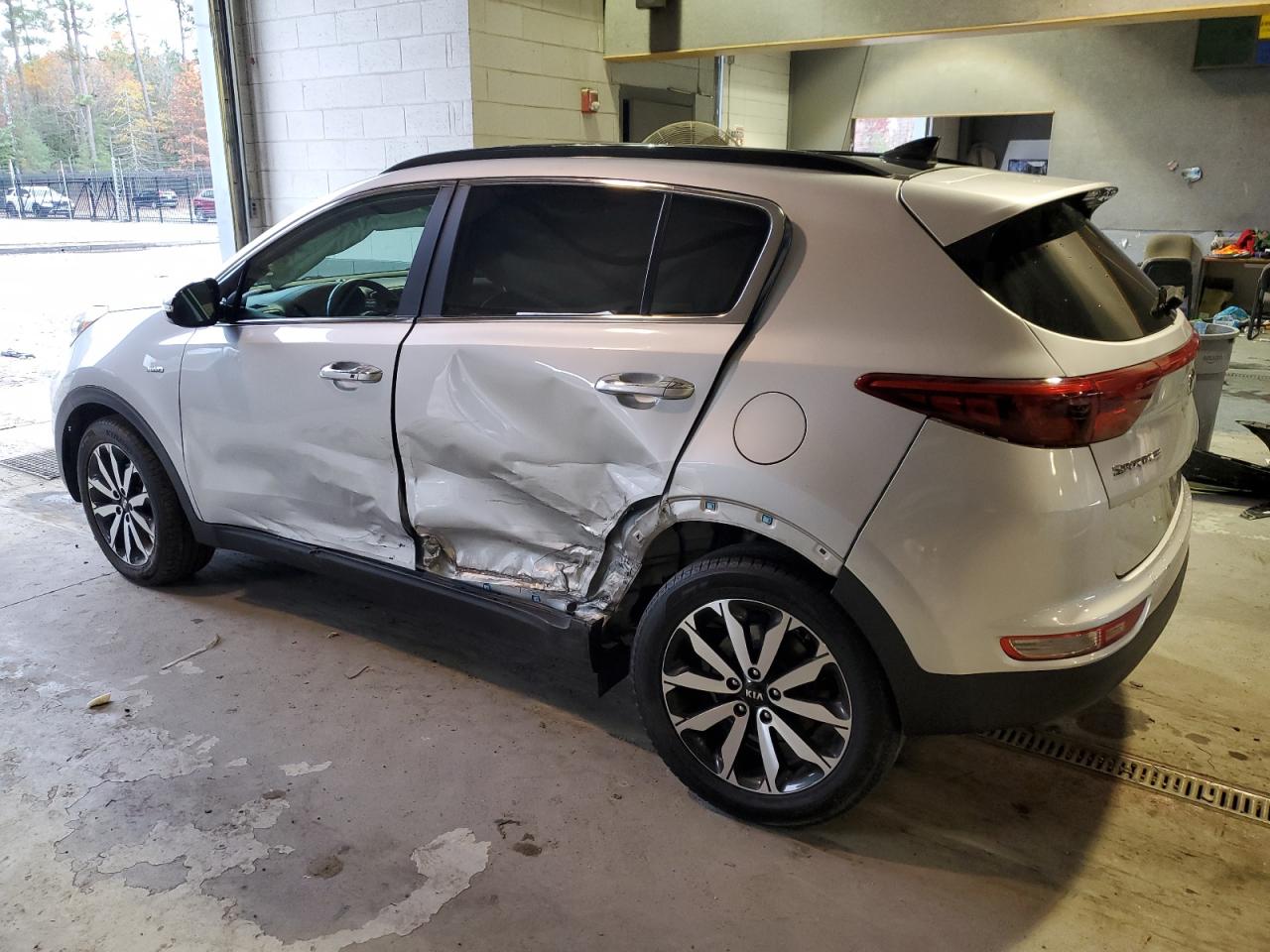 Изображение 2 2018 KIA SPORTAGE EX 2018 с VIN KNDPNCAC2J7398329