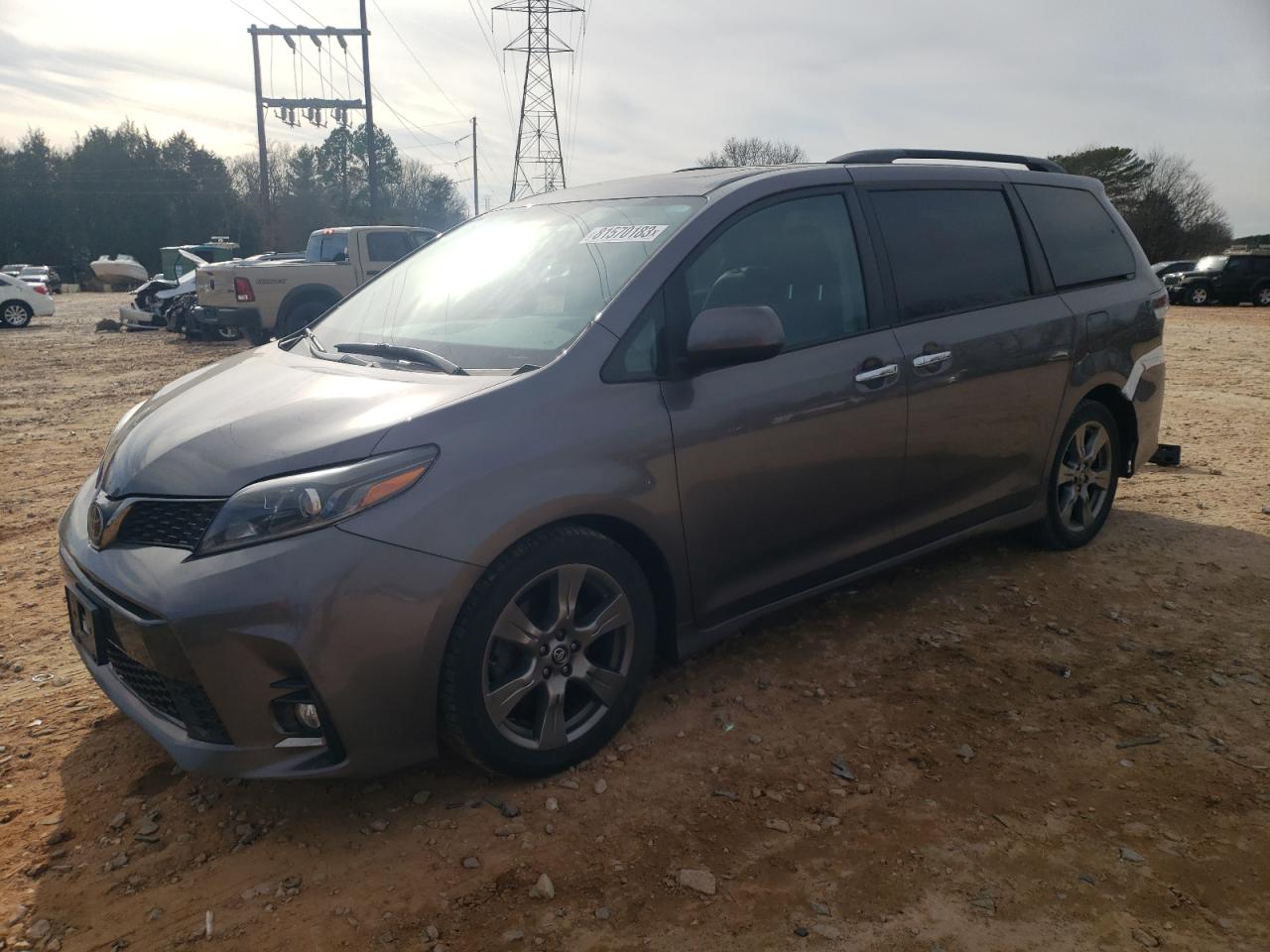 Image 1 of 2018 TOYOTA SIENNA SE 2018 with VIN 5TDXZ3DC9JS914952