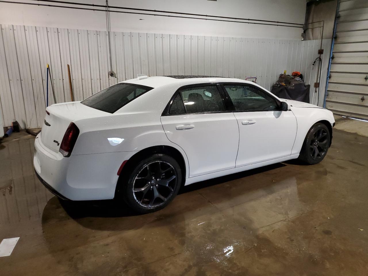 Image 3 of 2022 CHRYSLER 300 S 2022 with VIN 2C3CCABG9NH167467