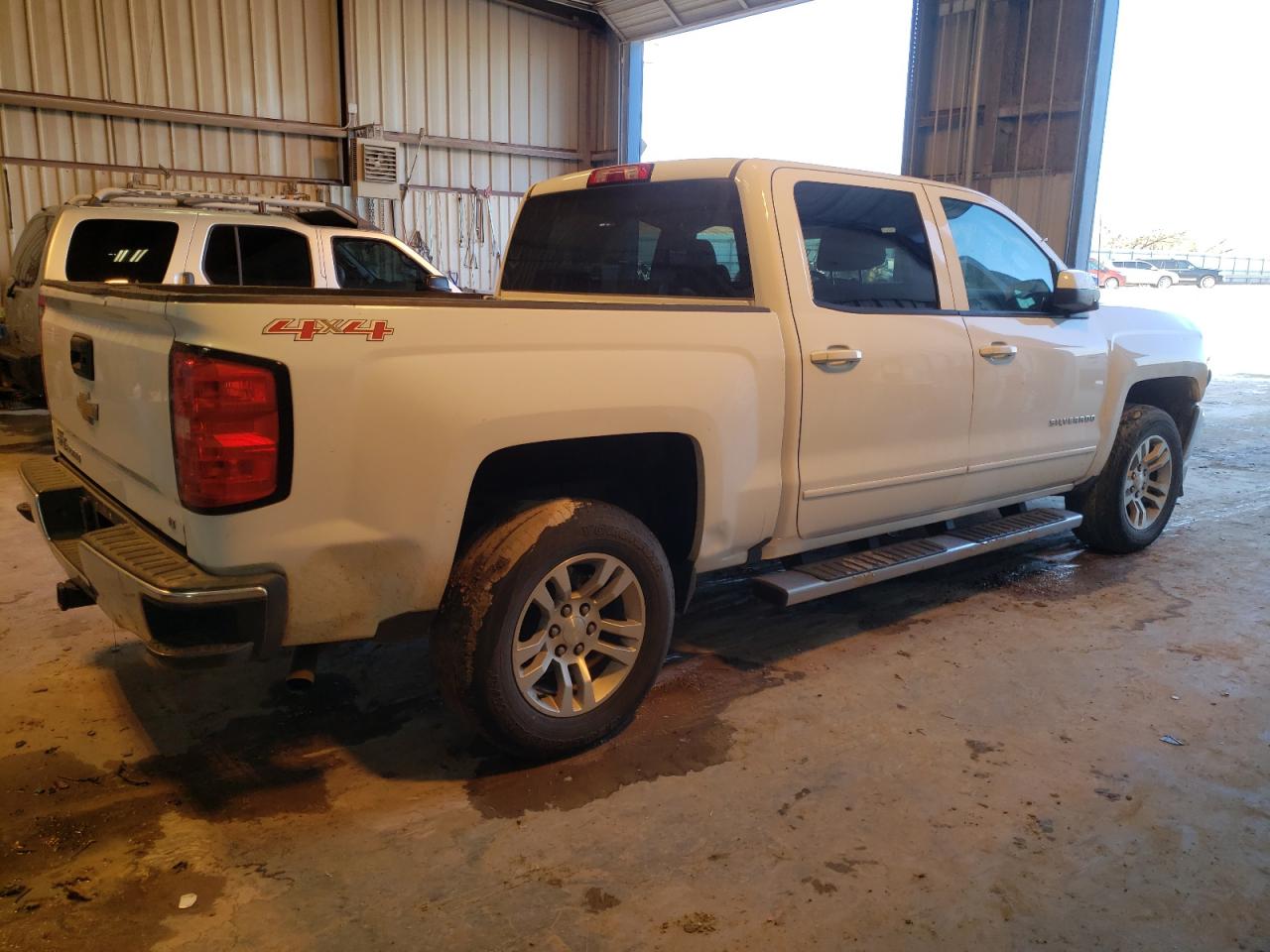 Изображение 3 2017 CHEVROLET SILVERADO K1500 LT 2017 с VIN 3GCUKREC4HG220896