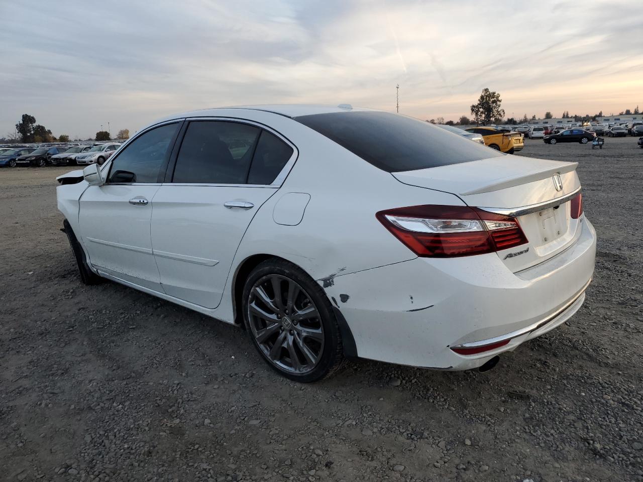 Изображение 2 2016 HONDA ACCORD EXL 2016 с VIN 1HGCR3F01GA019898