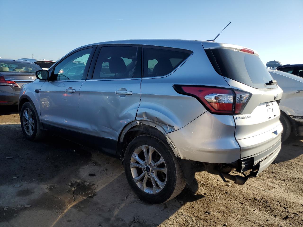 Изображение 2 2017 FORD ESCAPE SE 2017 с VIN 1FMCU0GD2HUD51969