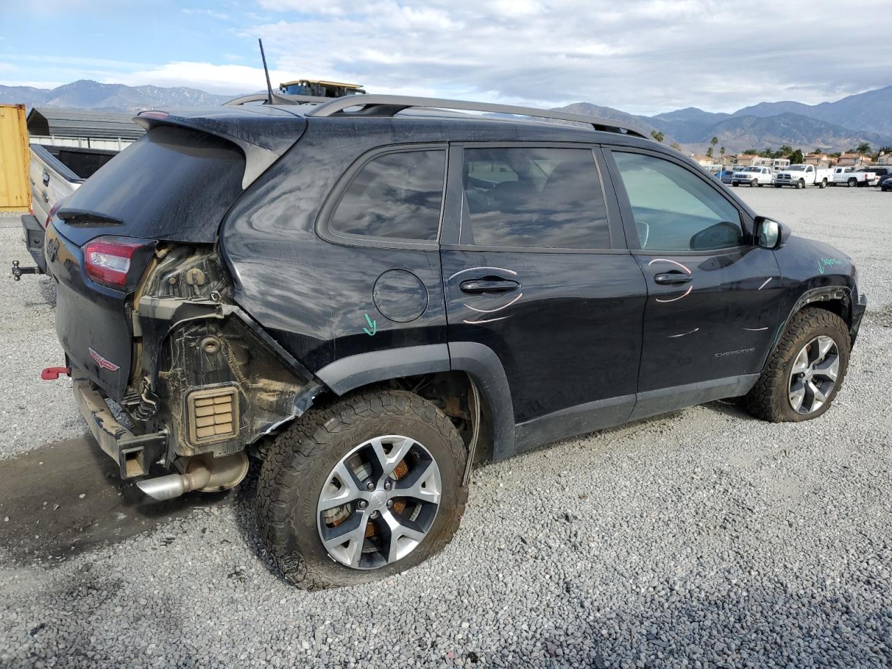 Image 3 of 2017 JEEP CHEROKEE TRAILHAWK 2017 with VIN 1C4PJMBS8HD221173
