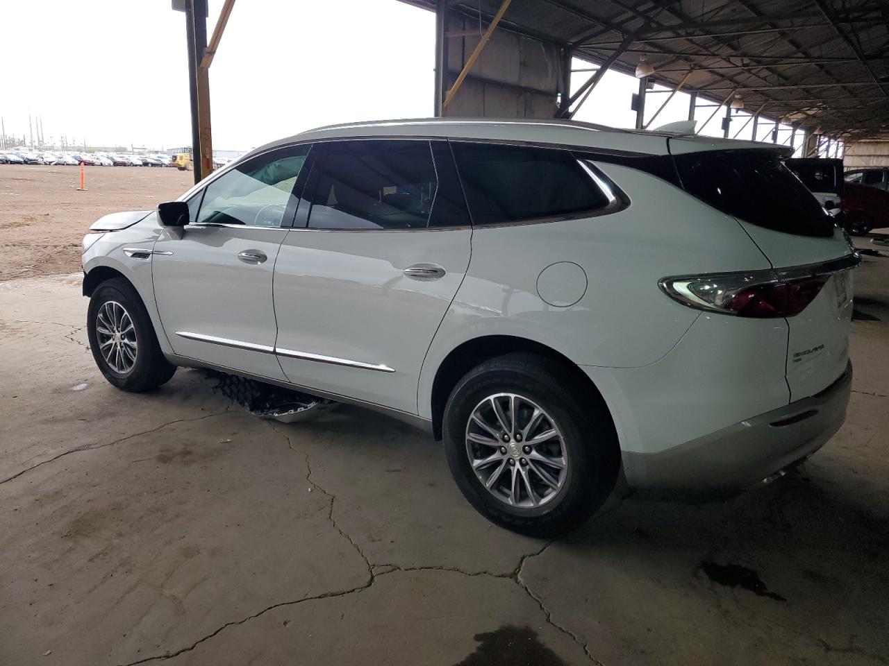 Obraz 2 z 2022 BUICK ENCLAVE PREMIUM 2022 z VIN 5GAEVBKW7NJ131921
