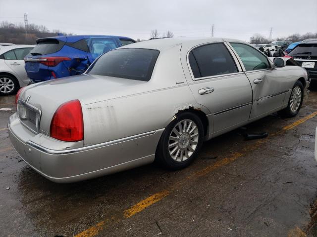 Image 3 of 2003 LINCOLN TOWN CAR SIGNATURE 2003 with VIN 1LNHM82W33Y618924
