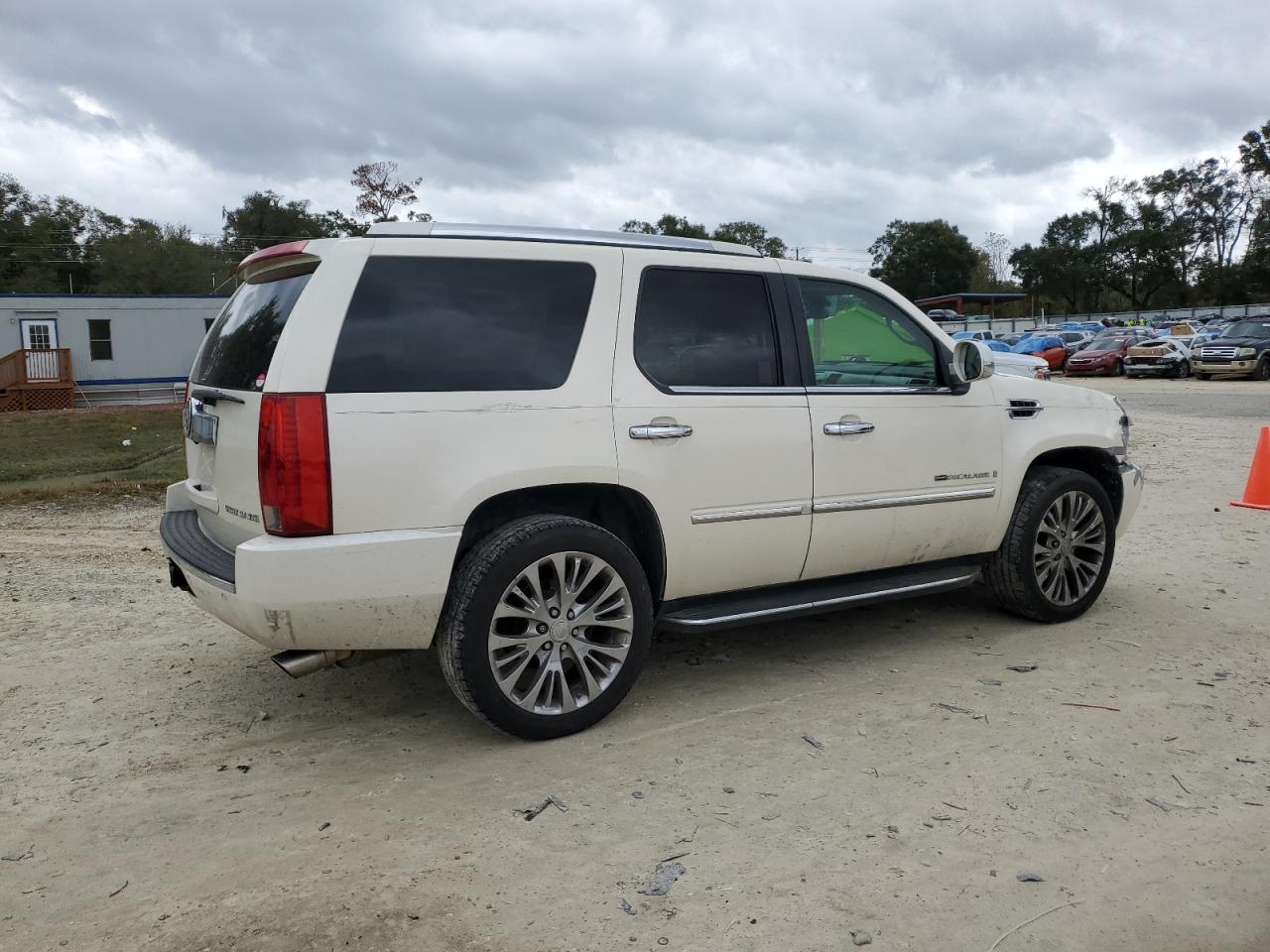 Image 3 of 2009 CADILLAC ESCALADE SPORT 2009 with VIN 1GYFC53209R116071