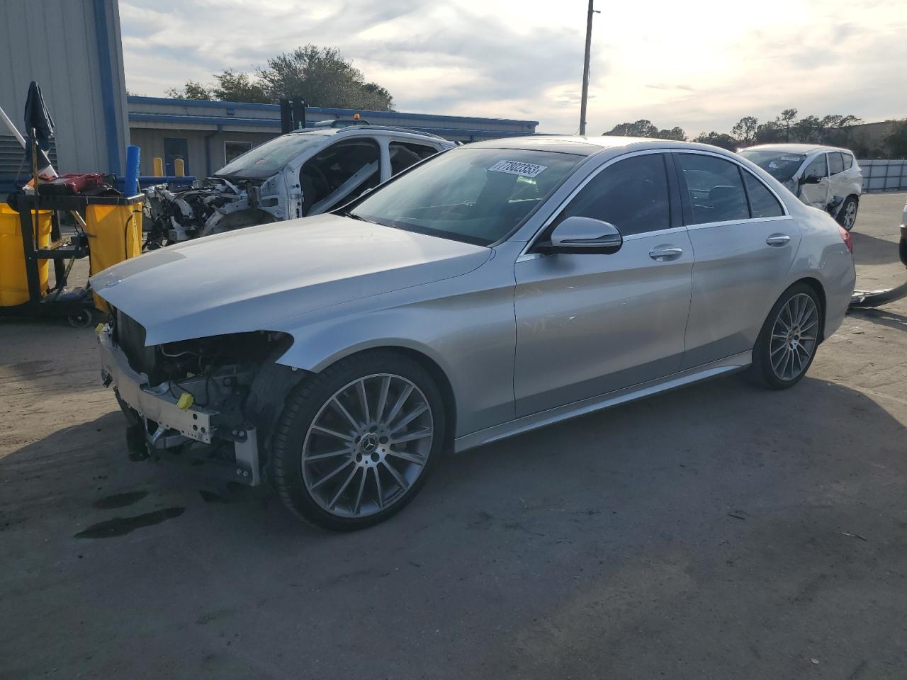 Изображение 1 2017 MERCEDES-BENZ C 300 2017 с VIN 55SWF4JB7HU229027