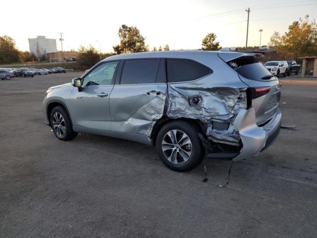 Obraz 2 z 2021 TOYOTA HIGHLANDER HYBRID XLE 2021 z VIN 5TDGARAH6MS008305