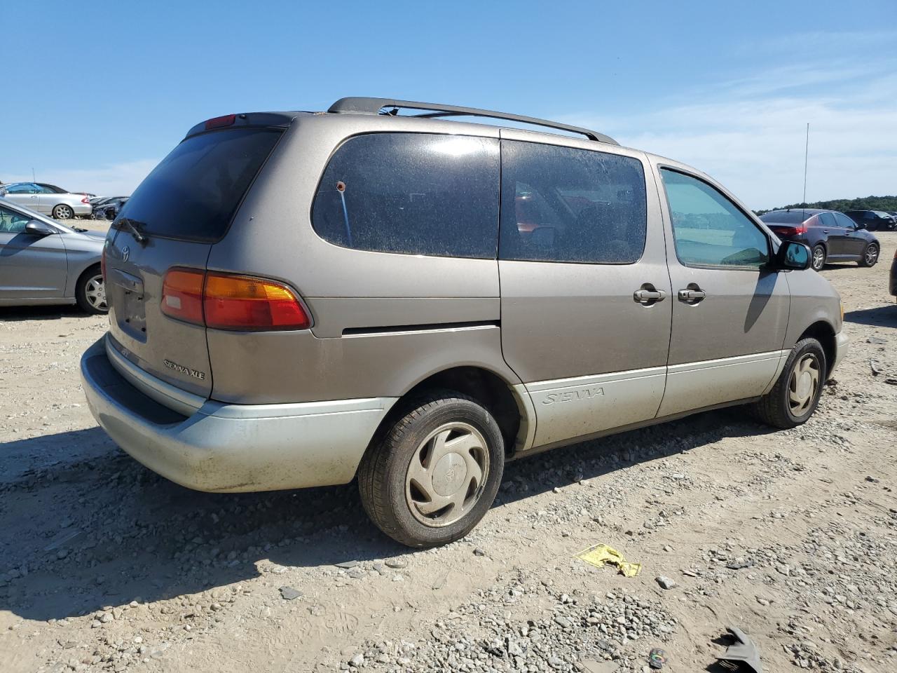 Obraz 3 z 1998 TOYOTA SIENNA LE 1998 z VIN 4T3ZF13C3WU046895