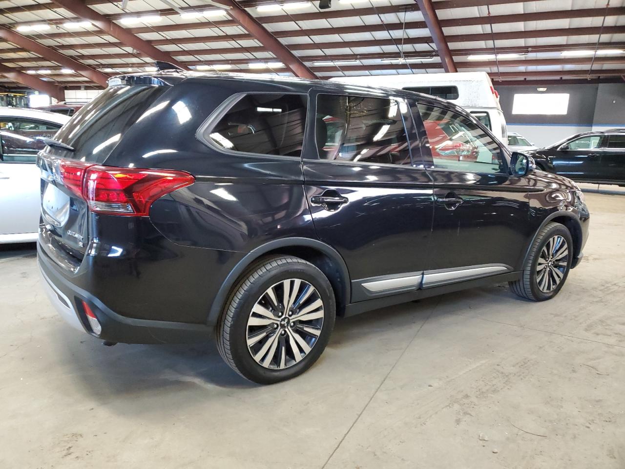 Image 3 of 2019 MITSUBISHI OUTLANDER SE 2019 with VIN JA4AD3A38KZ044968
